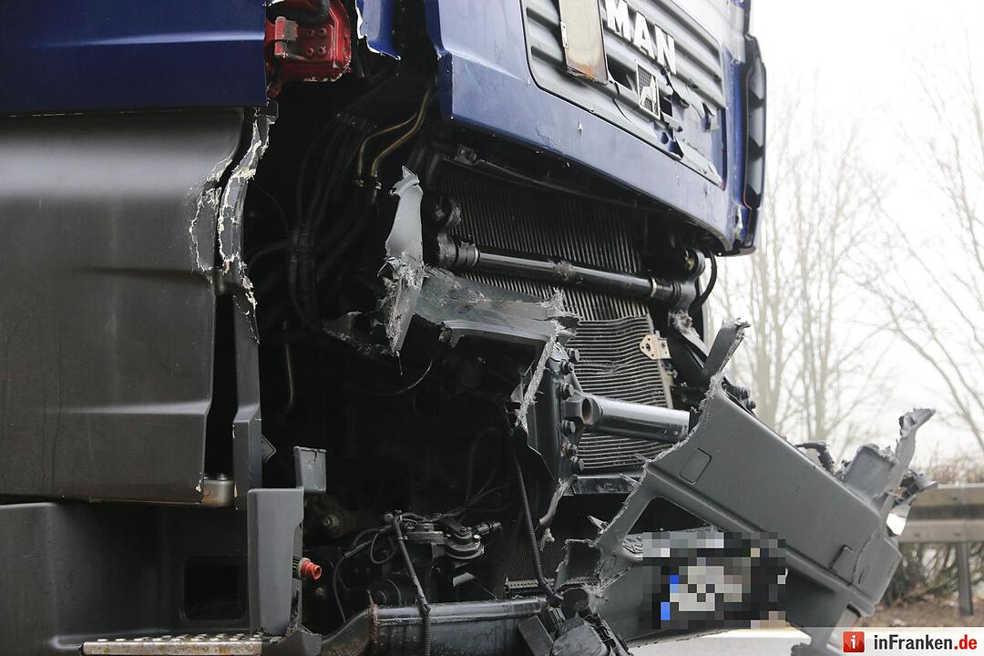 Unfall mit drei Lkw auf A3 bei Höchstadt