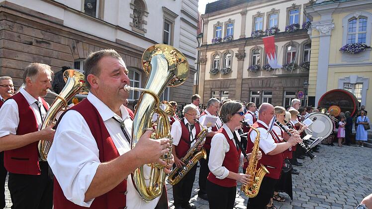 Standkonzert der Stadtkapelle auf dem MarktplatzFoto: Ronald Rinklef