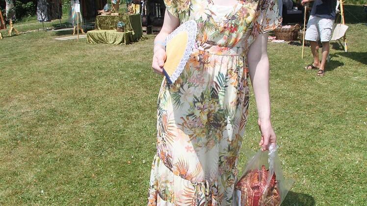 Christina Steinbruckner hat ein Kleid gefunden - sehr luftig. Foto: Sonja Adam