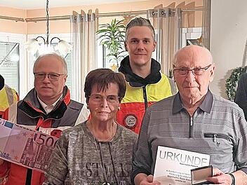 Unser Foto zeigt (von links) Gruppenf&uuml;hrer Manuel Vorndran, KBL Burkard K&uuml;hn, Frank Weigand HvO, das Ehepaar Fehr und 1. Vorsitzenden Michael Rendl.