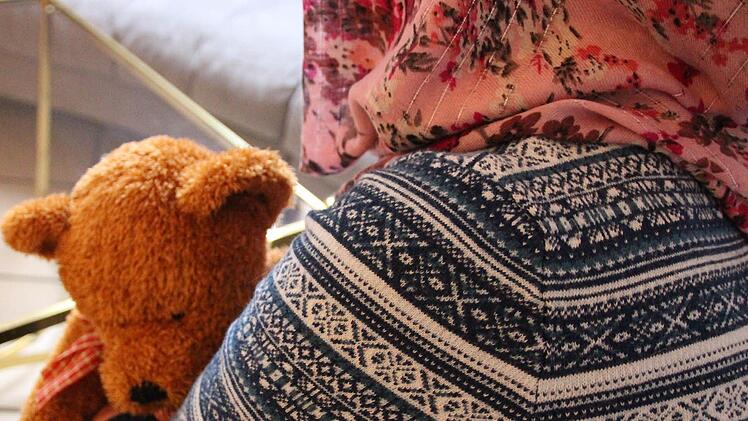Ellaha Shazad leidet unter der Trennung von ihren sieben- und neunjährigen Kindern.  Foto: Benedikt Borst