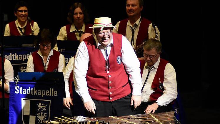 Stadtkapellenvorstand Roland Jonak spielte den Csárdás von Vittorio Monti am Xylophon.