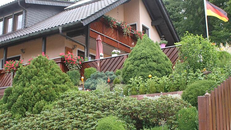 Ein Terrassengarten ist f&uuml;r viele eine Herausforderung, die Familie Sch&uuml;bel inspieriert er zu zahlreichen tollen Ideen.