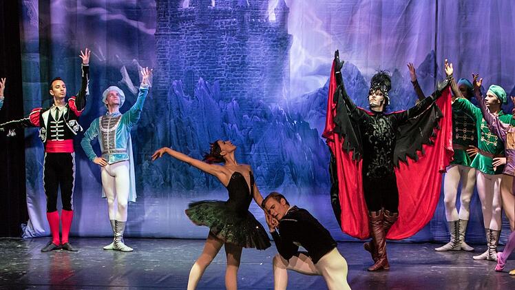 Märchen-Ballett mit Happy End: Tschaikowskys "Schwanensee, getanzt vom Russischen Staatsballett, beeindruckte die Besucher im Kongresshaus.Foto: Jochen Berger