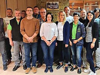 Die Gründungsmitglieder und die Vertreter des FWV (von links): Alfred und Dominik Hofmann, Josef Daum, Ulrike Sonnenschein, Alexander Punzelt, Jonas Sonnenschein, Bruno und Christina Punzelt, Nicole und Johannes Ströhlein, Julia Rubsch, Martin Roppelt, Simone Keim, Gabi und Julian Renk