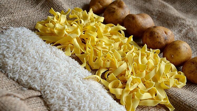 Reis, Nudeln oder Kartoffeln? Was ist die bessere Alternative?