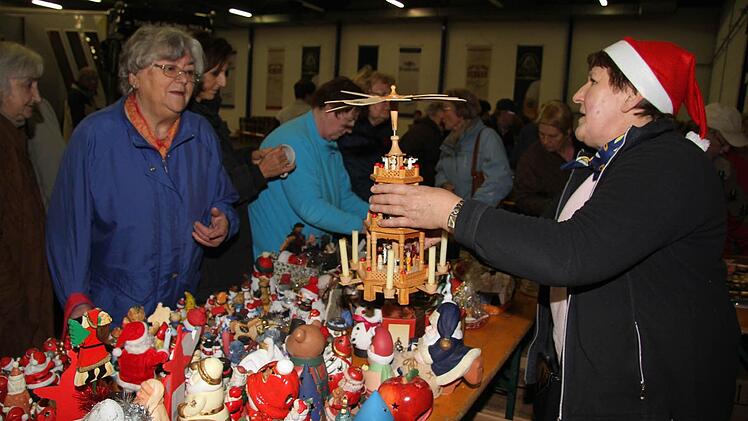 In der Weihnachtsabteilung lohnt es sich, nach Schnäppchen Ausschau zu halten.