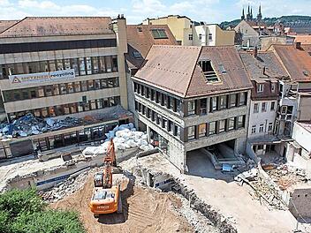 Das Gelände zwischen Langer Straße und Franz-Ludwig-Straße ist schon weitgehend freigeräumt  Fotos: Matthias Hoch