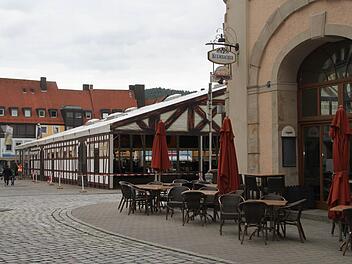 Das Bierwochen-Geschäft (im Hintergrund ist der Stadel zu sehen) wird sich die "Alte Feuerwache" nicht entgehen lassen, wie der vorläufige Insolvenzverwalter Ulrich Graf mitteilt. "Das ist ja eine umsatzstarke Zeit", so der Bayreuther Rechtsanwalt. Foto: Alexander Hartmann