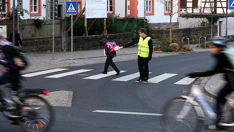Schülerlotsen leisten einen wichtigen Beitrag für einen sicheren Schulweg. Foto: Karlheinz Franz/Archiv