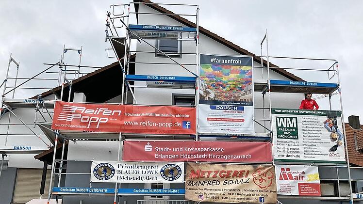 Südansicht des Sportheims des ASV Höchstadt, das derzeit renoviert wird