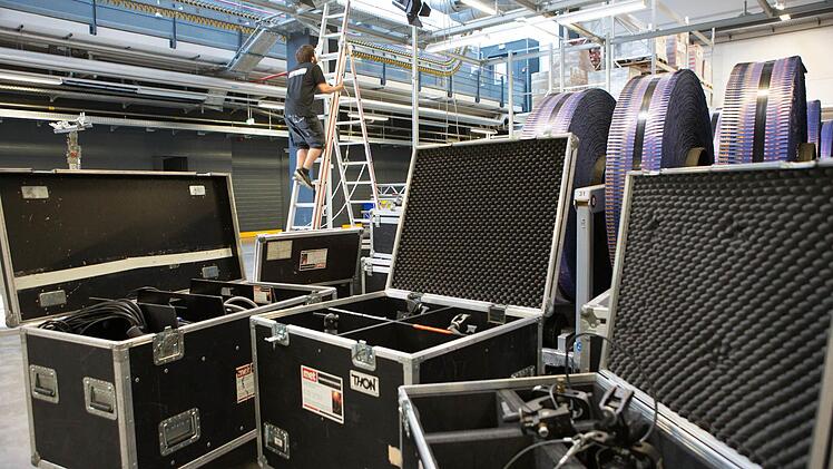 Das Druckzentrum wird für die Industrie-Symphonie am Samstag vorbereitet. Foto: Matthias Hoch