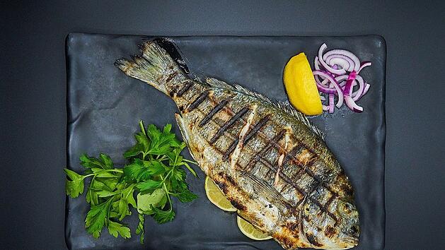 Habe ich eine Fischallergie? Bei diesen Anzeichen und Symptomen solltest du aufpassen