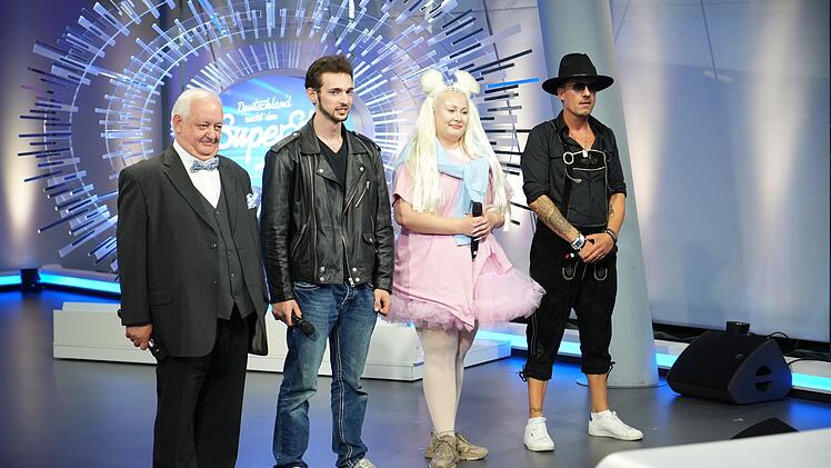 Ausl&ouml;ser des "Beefs" in der Jury: die "schr&auml;gen Vier" mit den Talenten Horst Freckmann, Krzysztof Cymbor, Anastasiia Prodan und Peter Heimerdinger (von links).