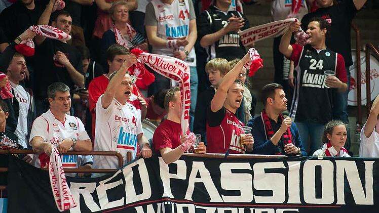 Würzburger Fans. Foto: Tobias Köpplinger