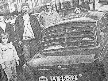 Nach dem Mauerfall machten viele DDR-Bürger auf der Reise in den Westen in Lichtenfels Station. Archivfoto: Herbert Wegner, Repros: Matthias Hoch
