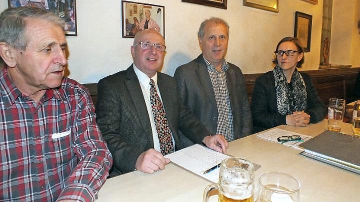 Von links: Günther Graf (Verwaltungsrat), Vorsitzender Michael Welker, Finanzchef Horst Ploner und Barbara Ort (Verwaltungsrätin)  Foto: Manfred Welker