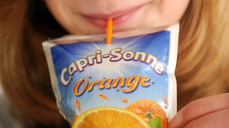 Bald eine echte Rarität? Die Capri Sonne mit dem guten alten orangenen Plastikstrohhalm.