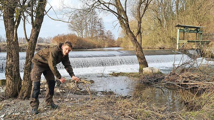 Jakob Wenzel, Jugendgruppenleiter beim Fischereiverein, hat mit seinen Schützlingen schon viel Unrat aus der Natur geholt.