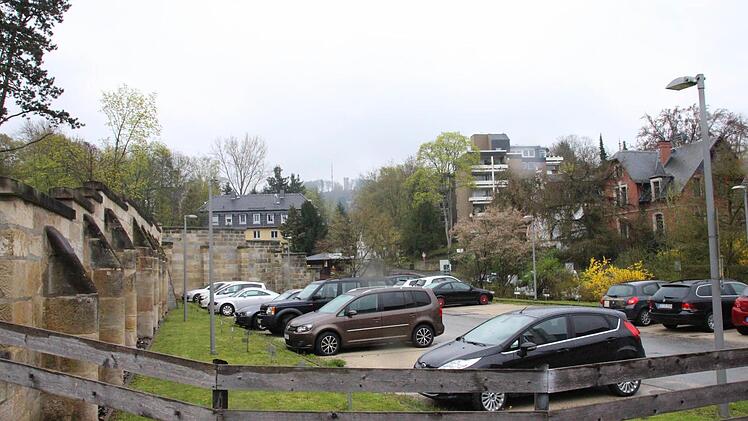 Hier soll der Neubau entstehen. Auf der Brache befand sich einst ein Gefängnis. Foto: Simone Bastian