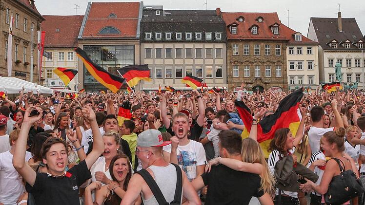 Der Maxplatz bebte, als sich vor zwei Jahren die deutsche Fußball-Nationalmannschaft zum Weltmeister spielte.  Archivfoto: RiegerPress
