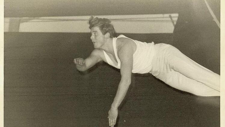 Trampolinturner der ersten Stunde und einer der ersten Vereinsmeister beim TV Weidhausen: Gerold Prall im Jahr 1968