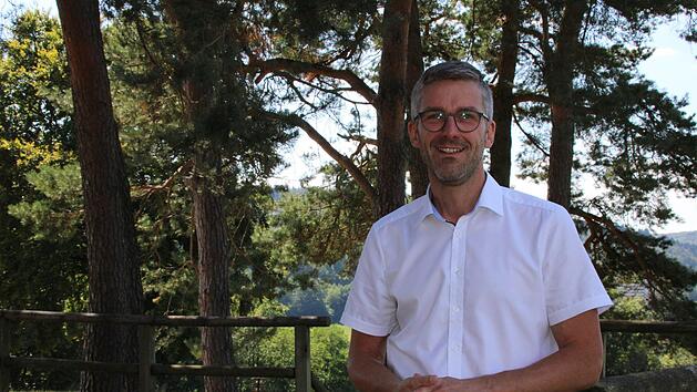 An der Edelruh blickt Jochen Vogel auf den Beginn seiner Amtszeit als Bad Br&uuml;ckenauer B&uuml;rgermeister zur&uuml;ck. Foto: Ulrike M&uuml;ller