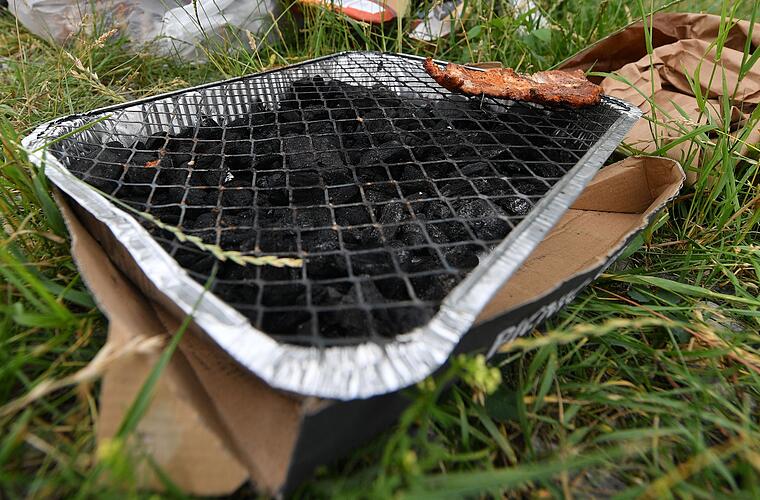 Grillen to go: Deutsche greifen öfter zum Einweggrill