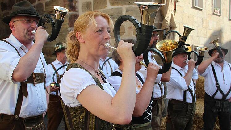 Die Jagdhornbläsergruppe Ebern darf nicht fehlen. Foto: Eckehard Kiesewetter