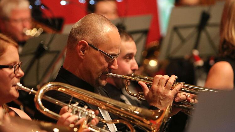 Begeisterten Beifall verdiente sich die Blaskapelle Meeder bei ihrem Jahreskonzert in der ausverkauften Schulturnhalle. Foto: Jochen Berger