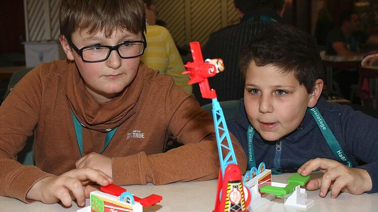 Looping-Louie: für Dustin (links) und Denny eine tolle Sache Foto: Ralf Naumann