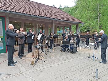 Das „Ensemble Hundshaupten“ verzauberte die Tierparkbesucher mit einem Konzert.