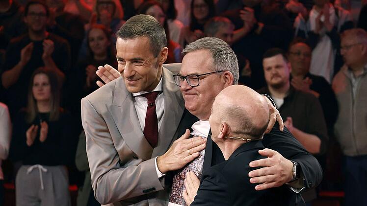 Elton (Mitte), Kai Pflaume (links) und Bernhard Hoëcker starteten 2015 mit "Wer weiß denn sowas".