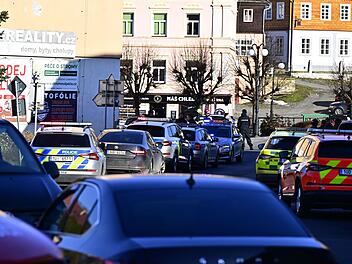 Sch&uuml;sse in Rathaus in Tschechien - Zwei Tote