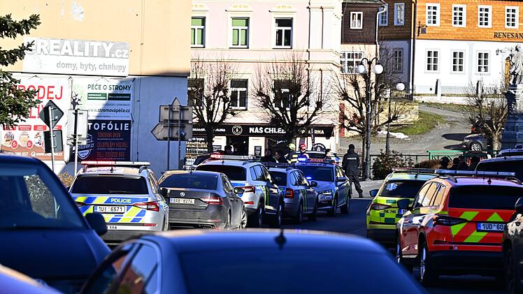 Sch&uuml;sse in Rathaus in Tschechien - Zwei Tote