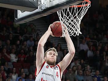 Nicolo Melli (hier im Anflug zum Dunking) hat sich mit seiner grandiosen Vorstellung in Sassari (26 Punkte/8 Rebounds/4 Assists/3 Ballgewinne/Effektivitätswert 37) den Titel des wertvollsten Spielers der fünften Euroleague-Woche gesichert. Fopto: sportpress