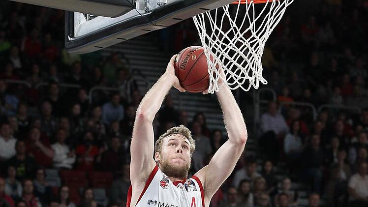 Nicolo Melli (hier im Anflug zum Dunking) hat sich mit seiner grandiosen Vorstellung in Sassari (26 Punkte/8 Rebounds/4 Assists/3 Ballgewinne/Effektivitätswert 37) den Titel des wertvollsten Spielers der fünften Euroleague-Woche gesichert. Fopto: sportpress