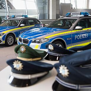Blaue Dienstautos für die bayerische Polizei