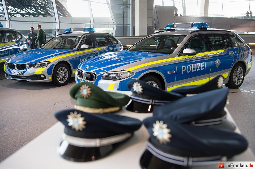 Blaue Dienstautos für die bayerische Polizei