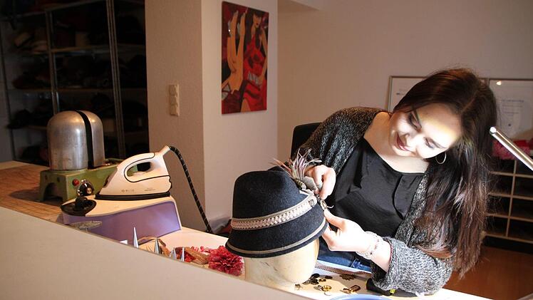 Für jedes weitere Detail sorgt sie selbst... Foto: Ulrike Müller