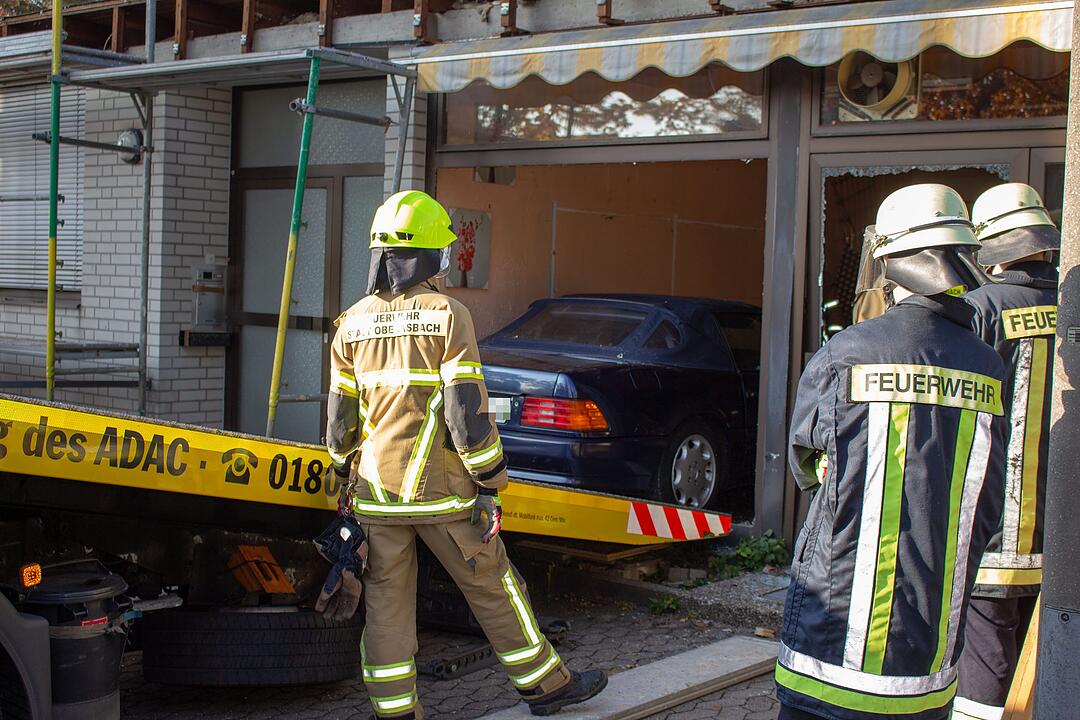Kreis Fürth: 80-Jährige kracht mit Auto durch Schaufenster eines Blumenladens