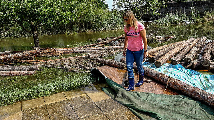 Adelsdorf: Nach Hochwasser - Anwohnerin berichtet vom Horror-Samstag