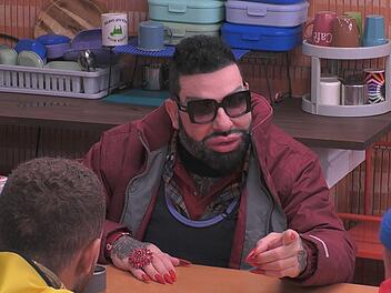 Promi Big Brother - Tag 11 Harald Glööckler will ein Vampir werden: "Dann brauche ich auch keine Schönheits-OPs mehr."