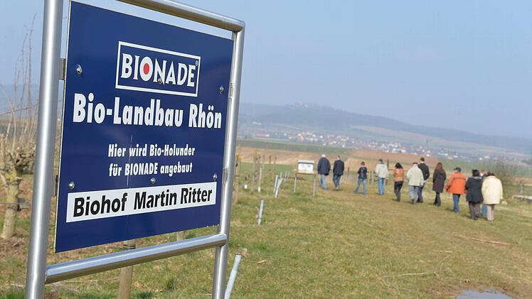 Bionade GmbH in Ostheim v.d. Rhön: Auf dem Hof von Martin Ritter.