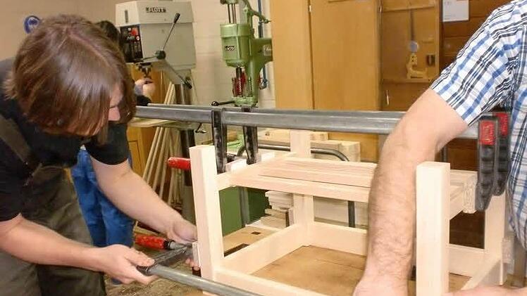 Ohne Teamwork geht es nicht: Handwerker arbeiten Hand in Hand. Foto: privat