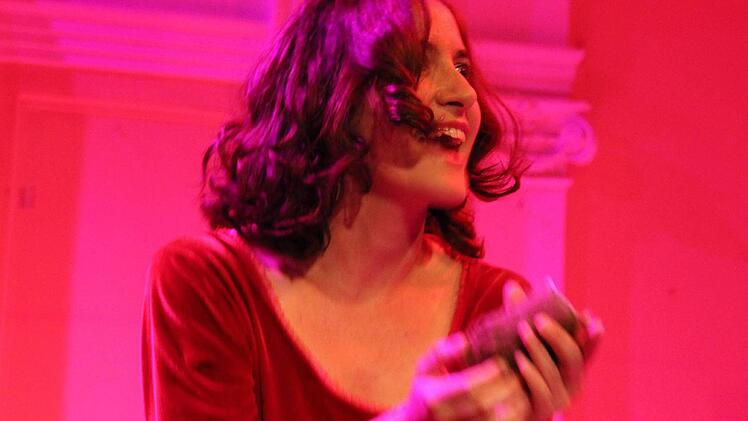 Heidi Lehnert in einem Stück von Irene Forbes-Mosse