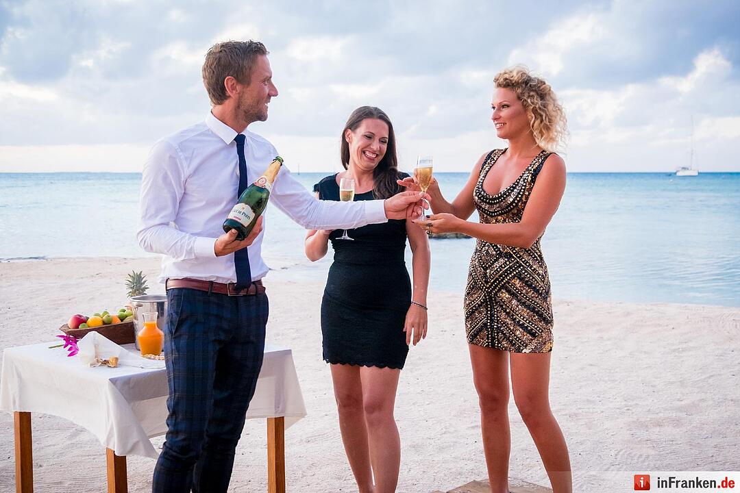 Adam sucht Eva - Promis im Paradies