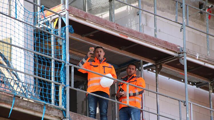 Thomas Eger sagt den Richtspruch auf. Thomas Malz