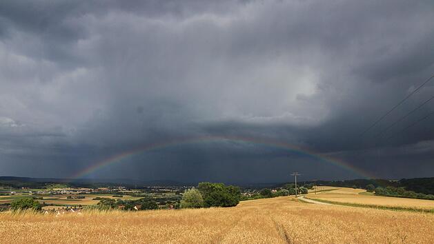 Am Wochenende klettern die Temperaturen auf dem Thermometer wieder &uuml;ber 30 Grad. Das bringt aber auch Gewitter nach Deutschland und Franken. Foto: NEWS5 / Merzbach
