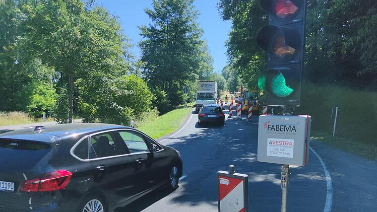 In der S-förmigen Kurve steht die Ampel für die Autos, die aus Richtung Römershag kommen. Foto: Julia Raab